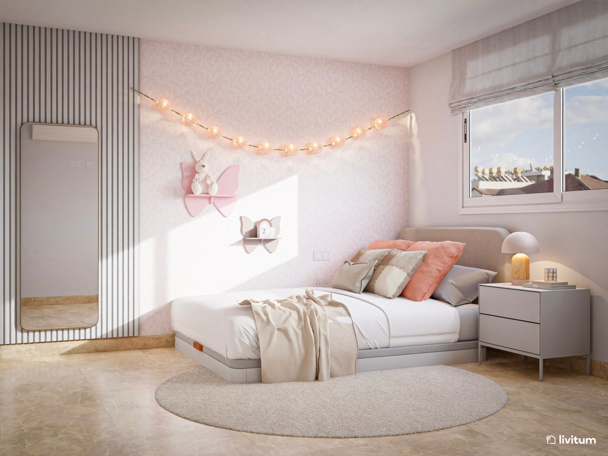 Dormitorio infantil con mesita de juego y detalles corales