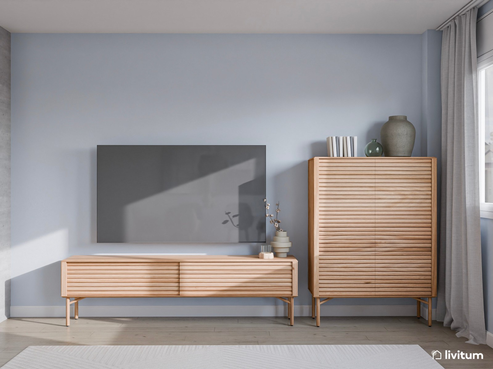 Luminoso salón comedor en madera y paredes celestes 